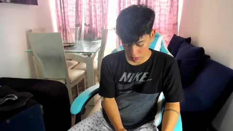 Snapshot of franco_rizzo01 chatting on 02-21-25, 07:32 frank online show from 02-21-25, 07:32