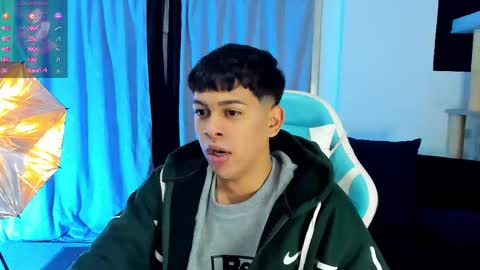 Snapshot of franco_rizzo01 chatting on 10-26-25, 04:40 frank online show from 10-26-25, 04:40