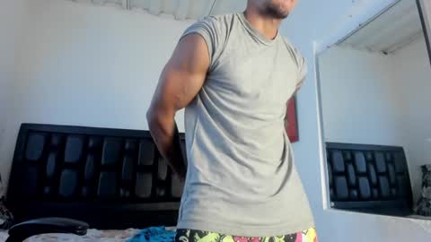 Snapshot of franco_ruiz_ chatting on 12-14-24, 05:03 franco online show from 12-14-24, 05:03