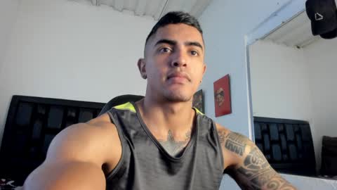 Snapshot of franco_ruiz_ chatting on 01-19-25, 04:14 franco online show from 01-19-25, 04:14