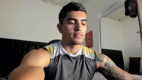 Snapshot of franco_ruiz_ chatting on 02-01-25, 01:44 franco online show from 02-01-25, 01:44