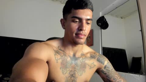 Snapshot of franco_ruiz_ chatting on 02-15-25, 03:52 franco online show from 02-15-25, 03:52