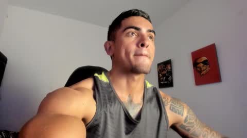 Snapshot of franco_ruiz_ chatting on 12-16-25, 12:26 franco online show from 12-16-25, 12:26