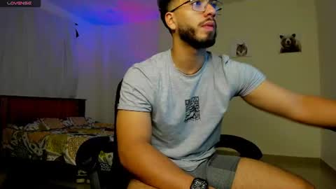 Snapshot of francobanderas1 chatting on 06-17-26, 02:58 FRANCO online show from 06-17-26, 02:58