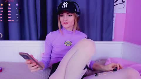 Snapshot of frankie_reese chatting on 10-06-25, 01:08 Frankie online show from 10-06-25, 01:08