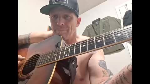 Snapshot of frankieblueeyes30 chatting on 02-17-26, 02:30 Blue eyed tatted Daddy online show from 02-17-26, 02:30