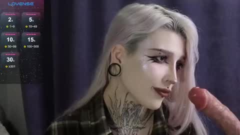 Snapshot of fraulein_mooon chatting on 12-09-24, 05:40 Asya UwU online show from 12-09-24, 05:40