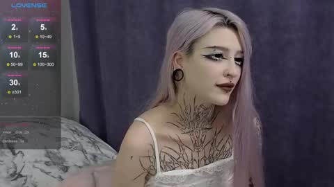 Snapshot of fraulein_mooon chatting on 12-14-24, 12:55 Asya UwU online show from 12-14-24, 12:55