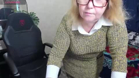 Snapshot of fraumartha chatting on 12-12-24, 12:12 FrauMartha online show from 12-12-24, 12:12