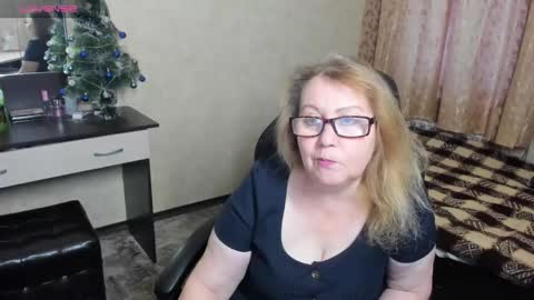 Snapshot of fraumartha chatting on 12-24-24, 11:06 FrauMartha online show from 12-24-24, 11:06