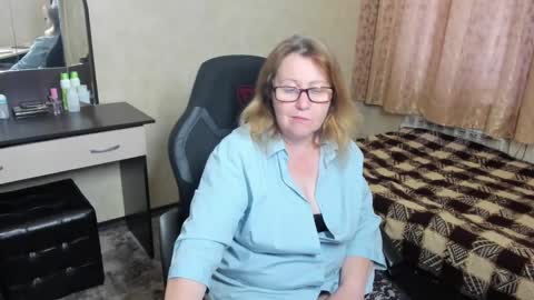 Snapshot of fraumartha chatting on 02-08-25, 01:11 FrauMartha online show from 02-08-25, 01:11