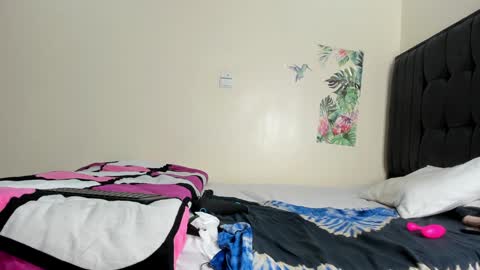 Snapshot of freaky_bad_girl chatting on 02-08-25, 08:31 Sandra online show from 02-08-25, 08:31