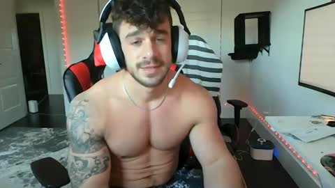 Snapshot of freakyfitking chatting on 12-21-24, 05:07 freakyfitking online show from 12-21-24, 05:07