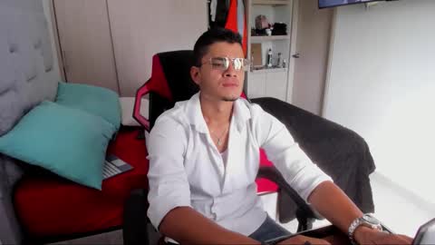 Snapshot of fredericsloan chatting on 02-16-26, 04:58 Frederic Sloan online show from 02-16-26, 04:58