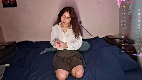 Mia online show from 12-01-25, 12:32