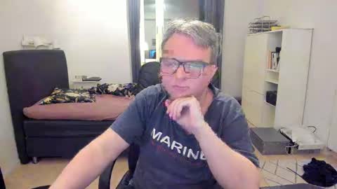 Snapshot of fredrik386959 chatting on 02-02-25, 06:53 Fredrik online show from 02-02-25, 06:53