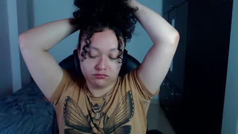 Snapshot of freud_x_louise1 chatting on 12-22-24, 01:34 Louise  online show from 12-22-24, 01:34