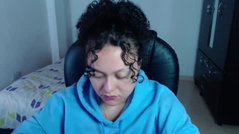 Snapshot of freud_x_louise1 chatting on 01-06-25, 04:04 Louise  online show from 01-06-25, 04:04