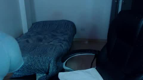 Snapshot of freud_x_louise1 chatting on 09-15-25, 12:10 Louise  online show from 09-15-25, 12:10