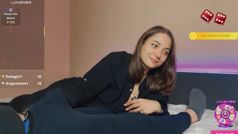 Snapshot of freyaoliver chatting on 10-10-25, 10:09 FreyaOliver online show from 10-10-25, 10:09