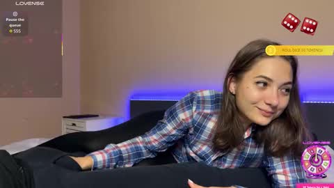 Snapshot of freyaoliver chatting on 10-15-25, 09:15 FreyaOliver online show from 10-15-25, 09:15