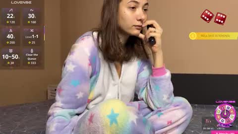 Snapshot of freyaoliver chatting on 10-19-25, 09:43 FreyaOliver online show from 10-19-25, 09:43