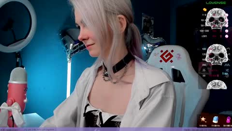 Frida A boost to fortune for the one who gives a thumbs up and a bonus lucky for those who support me by joining the fanclub online show from 01-28-25, 02:21