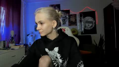 Frida A boost to fortune for the one who gives a thumbs up and a bonus lucky for those who support me by joining the fanclub online show from 09-24-25, 11:57