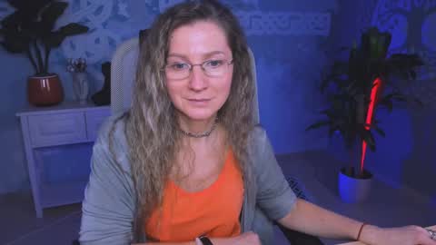 Snapshot of fridatander chatting on 12-19-24, 12:23 Frida Tander online show from 12-19-24, 12:23