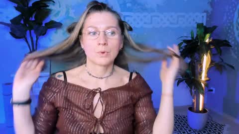 Snapshot of fridatander chatting on 01-19-25, 04:36 Frida Tander online show from 01-19-25, 04:36