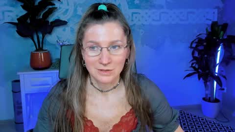 Snapshot of fridatander chatting on 01-24-25, 09:06 Frida Tander online show from 01-24-25, 09:06