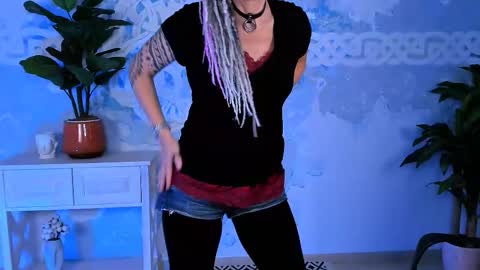 Snapshot of fridatander chatting on 10-05-25, 05:06 Frida Tander online show from 10-05-25, 05:06