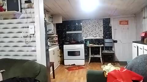 Snapshot of frizzy_girl chatting on 12-04-24, 01:14 Frizzy girl online show from 12-04-24, 01:14