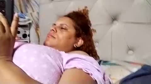 Snapshot of frizzy_girl chatting on 01-22-25, 01:53 Frizzy girl online show from 01-22-25, 01:53