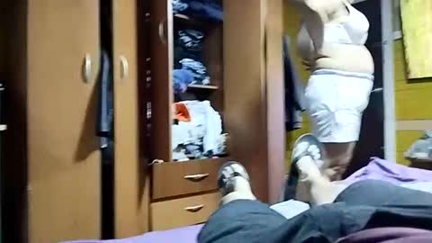 Snapshot of frizzy_girl chatting on 01-26-25, 10:46 Frizzy girl online show from 01-26-25, 10:46