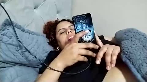 Snapshot of frizzy_girl chatting on 11-10-25, 03:05 Frizzy girl online show from 11-10-25, 03:05