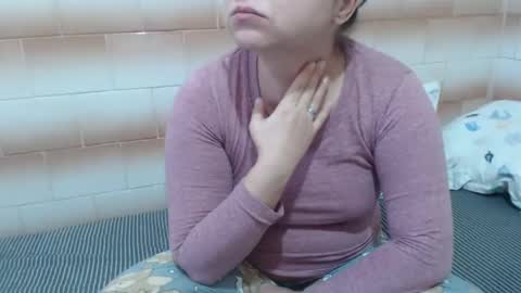 Snapshot of fuck_my_face chatting on 12-13-24, 06:21 Ella online show from 12-13-24, 06:21