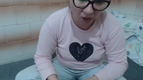 Snapshot of fuck_my_face chatting on 12-17-24, 06:13 Ella online show from 12-17-24, 06:13