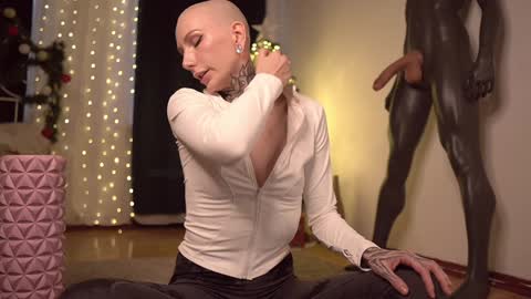 Snapshot of fuckingtoy_ chatting on 12-14-24, 12:23 Eva         all my links   online show from 12-14-24, 12:23