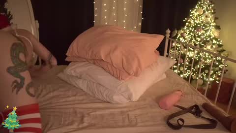 Snapshot of fuckingtoy_ chatting on 12-29-24, 02:21 Eva         all my links   online show from 12-29-24, 02:21