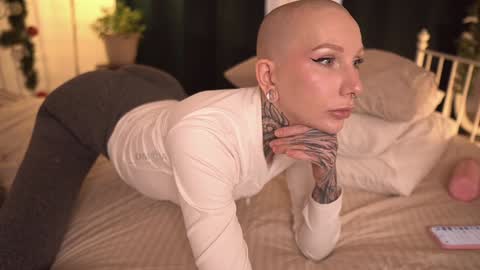 Snapshot of fuckingtoy_ chatting on 01-25-25, 11:13 Eva         all my links   online show from 01-25-25, 11:13