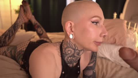 Snapshot of fuckingtoy_ chatting on 02-01-25, 12:47 Eva         all my links   online show from 02-01-25, 12:47