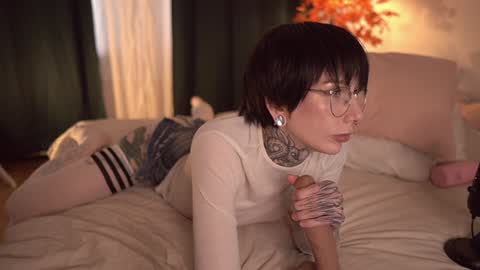 Snapshot of fuckingtoy_ chatting on 10-19-25, 01:01 Eva         all my links   online show from 10-19-25, 01:01