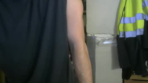 Snapshot of fuerte440 chatting on 10-20-25, 09:10 fuerte440 online show from 10-20-25, 09:10