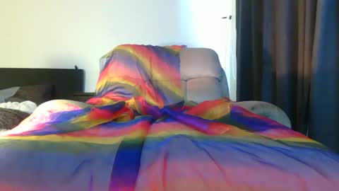 Pizzaz online show from 11-13-25, 01:37