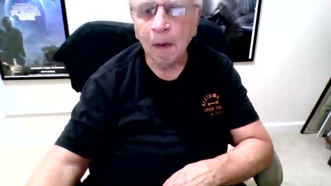 Snapshot of funclemike chatting on 10-06-25, 03:04 funclemike online show from 10-06-25, 03:04