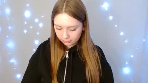 Snapshot of funemma000 chatting on 12-18-25, 08:09 Emma online show from 12-18-25, 08:09