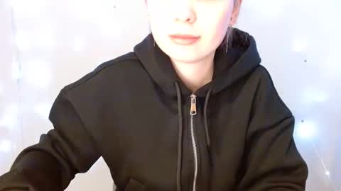 Snapshot of funemma000 chatting on 12-22-25, 08:00 Emma online show from 12-22-25, 08:00