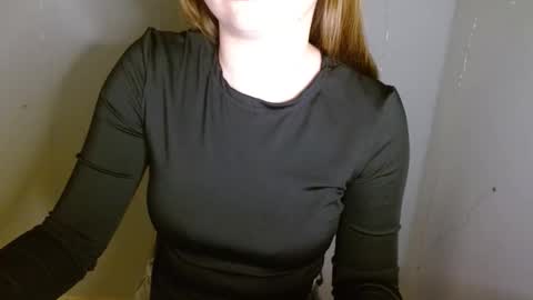 Snapshot of funemma000 chatting on 02-11-26, 11:04 Emma online show from 02-11-26, 11:04