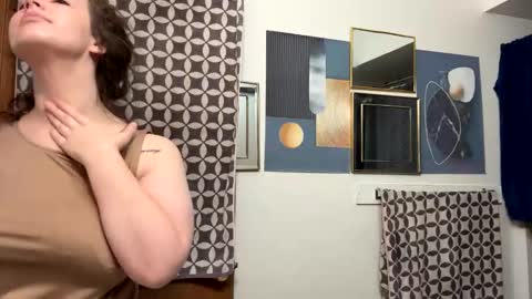 Linnys Palace online show from 10-13-25, 04:18